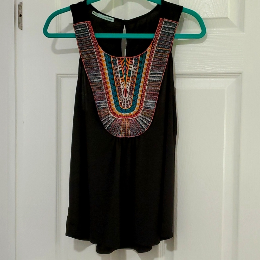 MAURICES AZTEC EMBROIDERED DESIGNED TANK SHIRT WITH KEYHOLE BACK MEDIUM